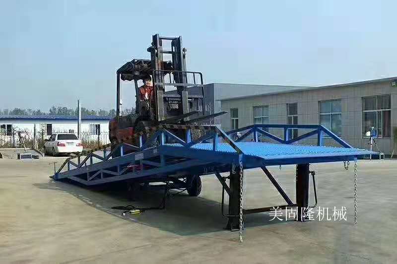 西宁移动式登车桥价格