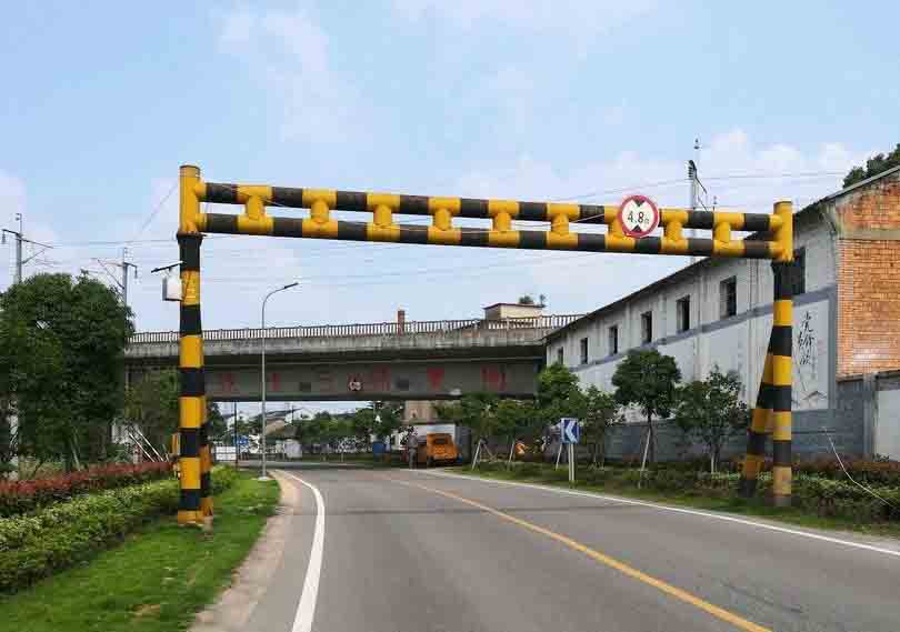 西宁铁路限高架